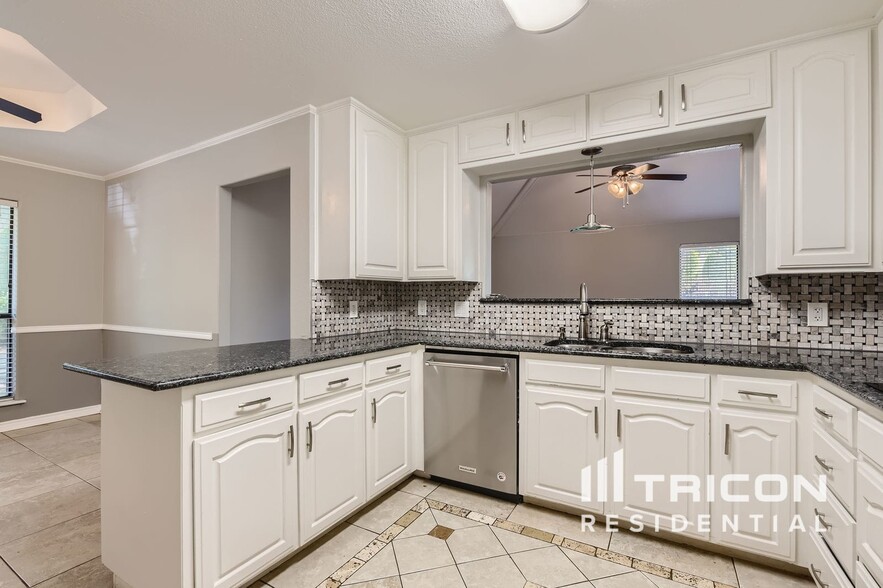Building Photo - 6710 Saddle Ridge Rd
