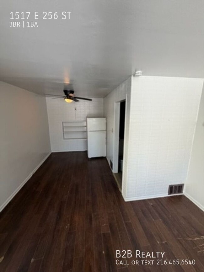 Building Photo - 1517 E 256th St