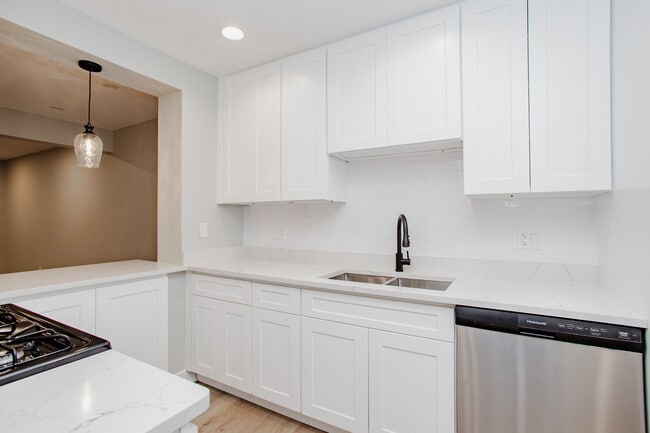 Building Photo - 1845 Bristol Walk