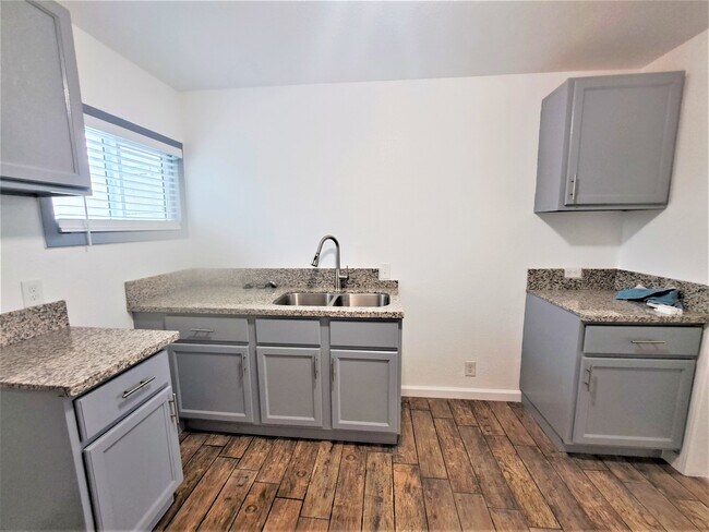 Building Photo - 1309 N La Brea Ave