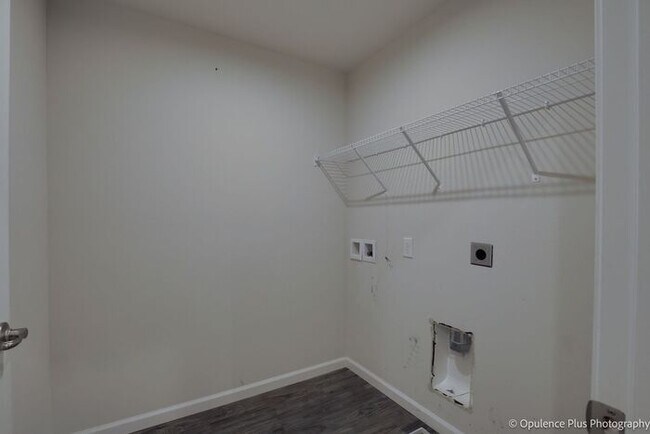 Building Photo - Gorgeous 3 Bed 3.5 Bath Fairborn Home!