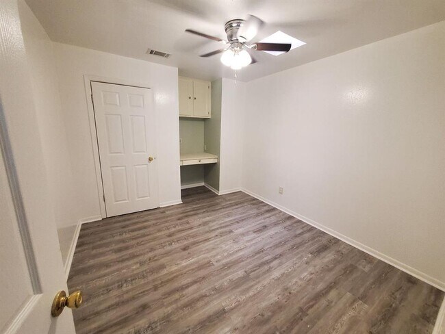 Building Photo - 8716 Clearbrook Trail