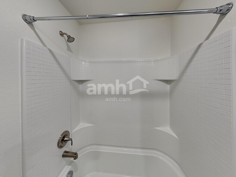 Building Photo - 9875 S Eastern Ave