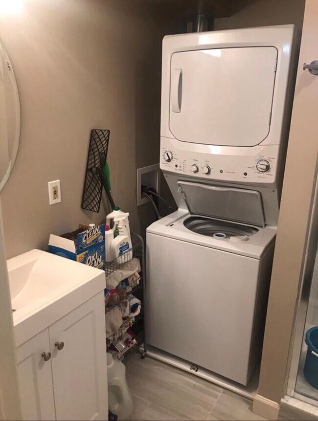 Building Photo - 2836 Summerfield Rd