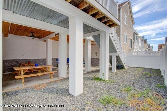 Building Photo - 35 Coolidge Ave