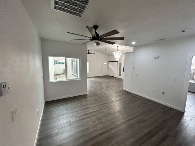 Building Photo - 3 Bedroom 2 Bath Home Modesto Ca