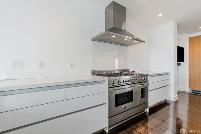 Building Photo - 69 Uranus Terrace