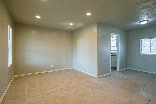 Building Photo - 1808 Magnolia St