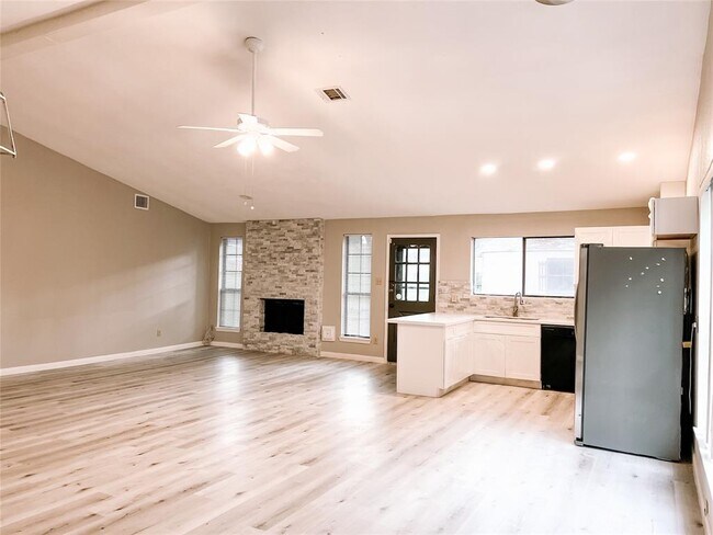 Building Photo - 3910 Ivy Green Dr