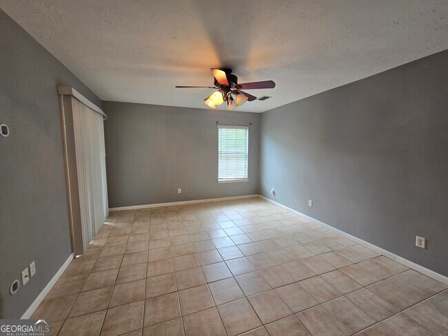 Building Photo - 127 Summerfield Dr