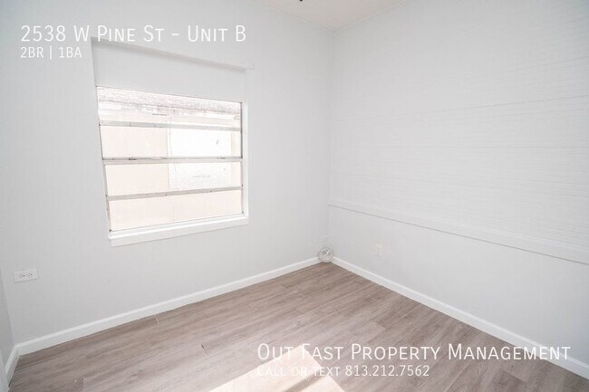 Building Photo - Freshly Renovated 2 Bedroom/1 Bath