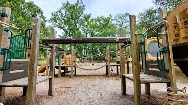 Building Photo - 869 Nursery Rdg Dr