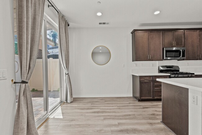 Building Photo - 14610 Isla Vista Dr