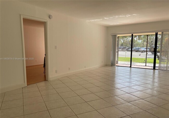 Building Photo - 200 Lakeview Dr
