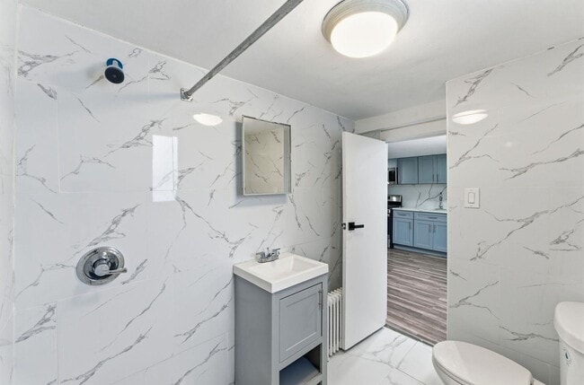 Building Photo - 176 Thorne St