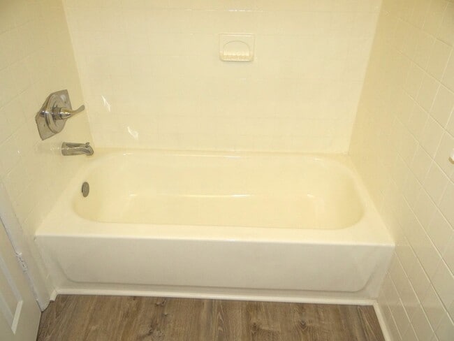 Building Photo - Just renovated - $500 off move in special