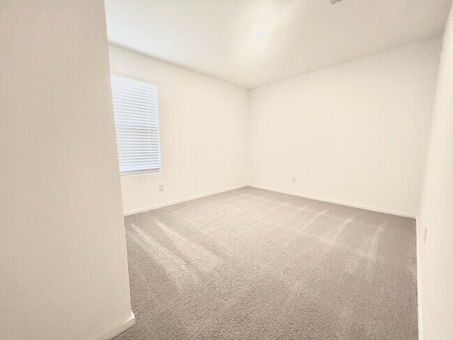 Building Photo - 921 Lago Laceno Ln