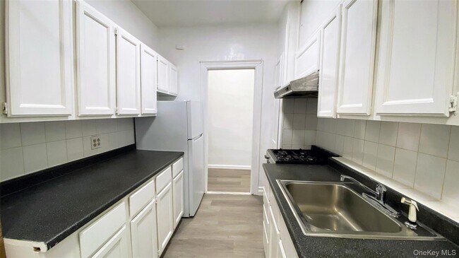 Building Photo - 42-33 Kissena Blvd