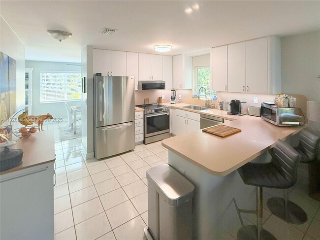 Building Photo - 8 North End Rd