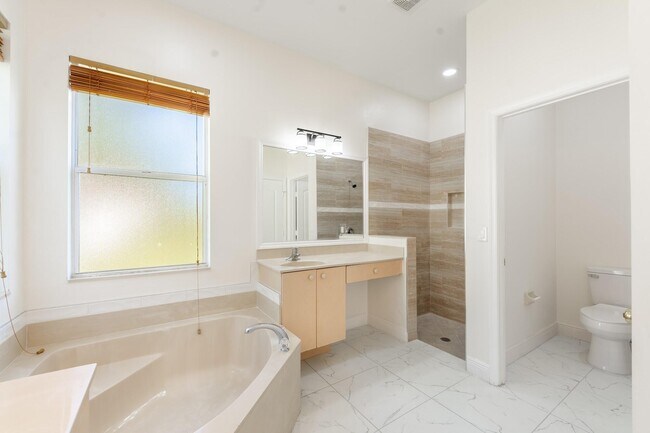 Building Photo - 5761 Spanish River Rd