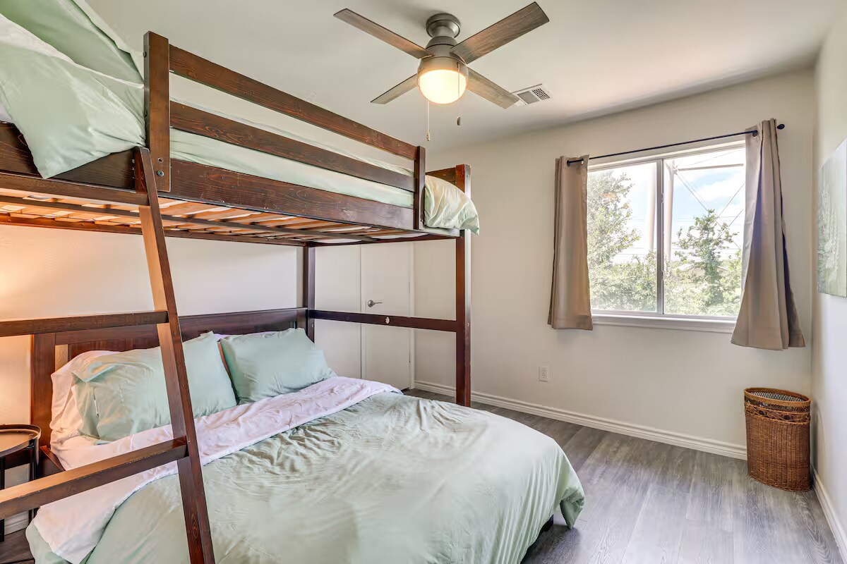 Building Photo - Room in House on Hungry Horse Dr