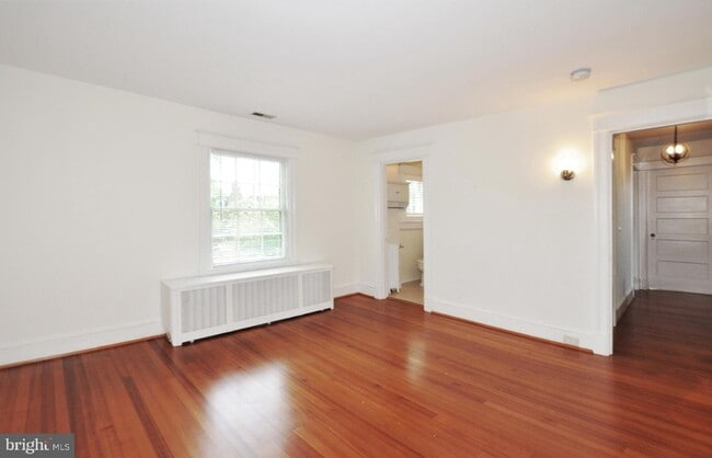 Building Photo - 3752 Kanawha St NW
