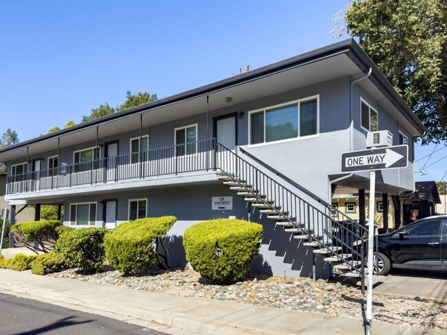 Building Photo - 1543 Berrellesa St