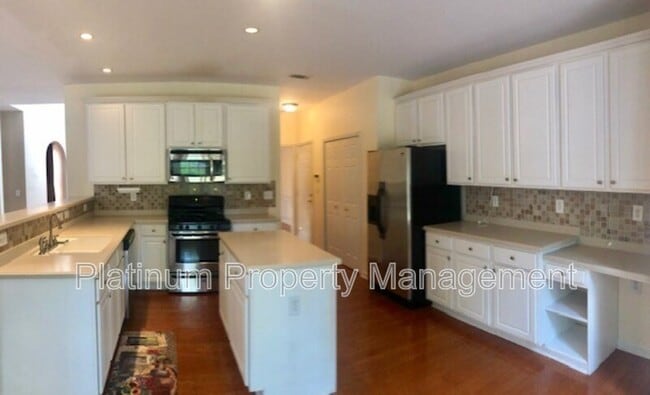 Building Photo - 3335 Woodside Ct