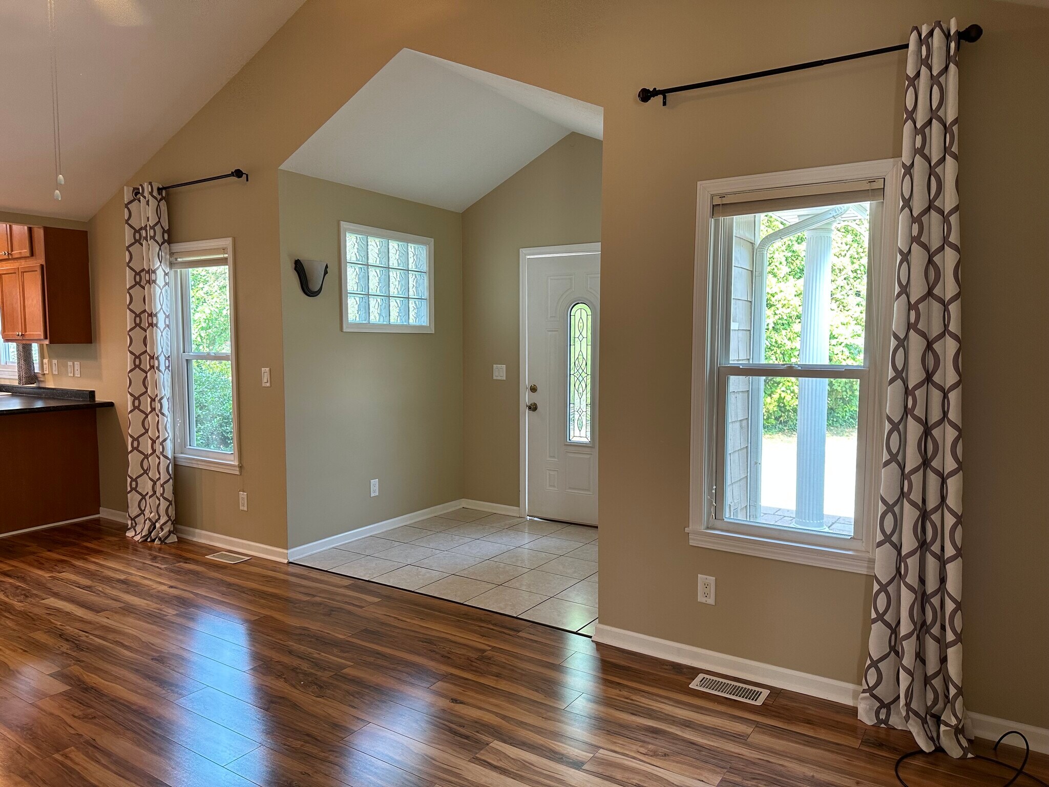 Building Photo - 1409 Miller Dr