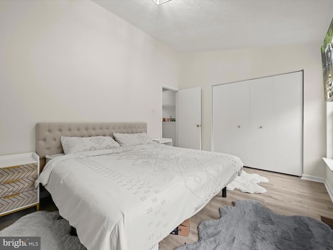 Building Photo - 7729 Patuxent Oak Ct