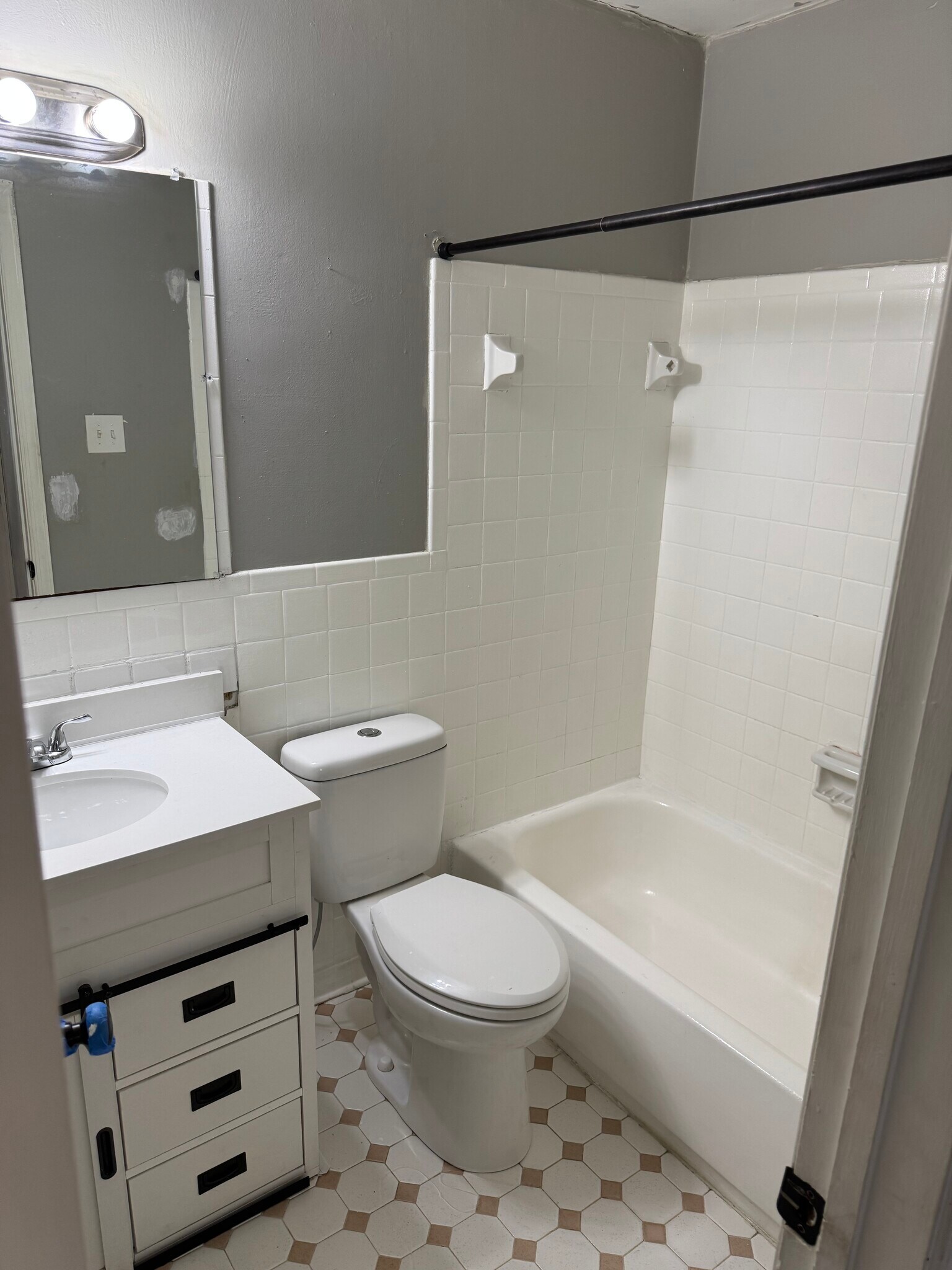 Upstairs hall bathroom - 3251 Manor Glenn Ct
