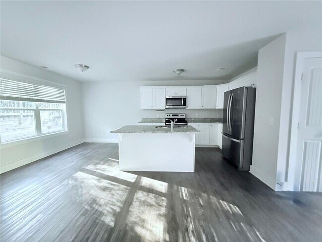 Building Photo - 5210 Phoenix St