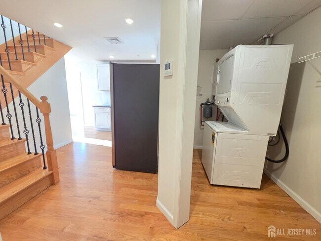 Building Photo - 120 Georges Rd