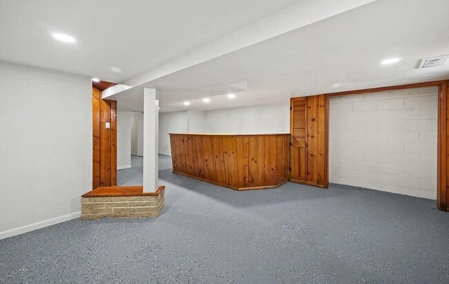 Building Photo - 6531 N Landers St