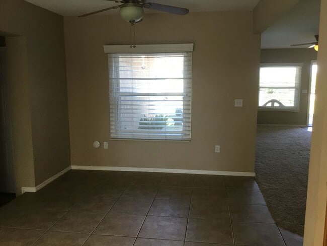 Building Photo - 5430 N Madera Ave