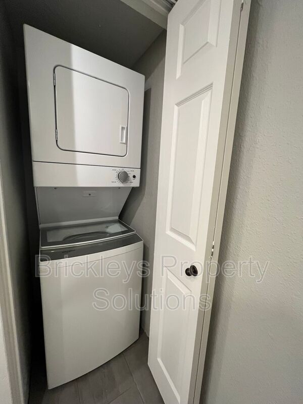 Building Photo - 8500 E Indian School Rd