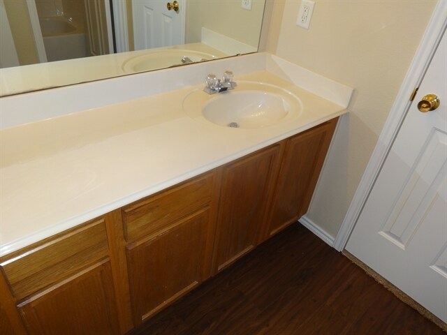 Building Photo - 522 Robinwood Dr
