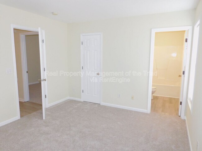 Building Photo - 1856 Oakhurst Park Ln