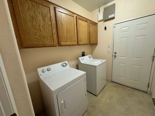 Building Photo - Beautiful 2 bedroom condo for rent.