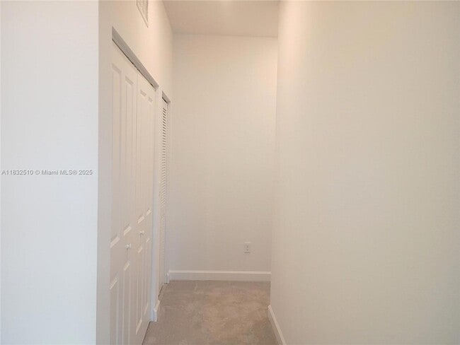 Building Photo - 329 SE Crossoak Ln