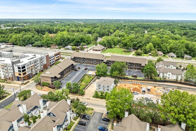 Building Photo - 836 W Glenn Ave