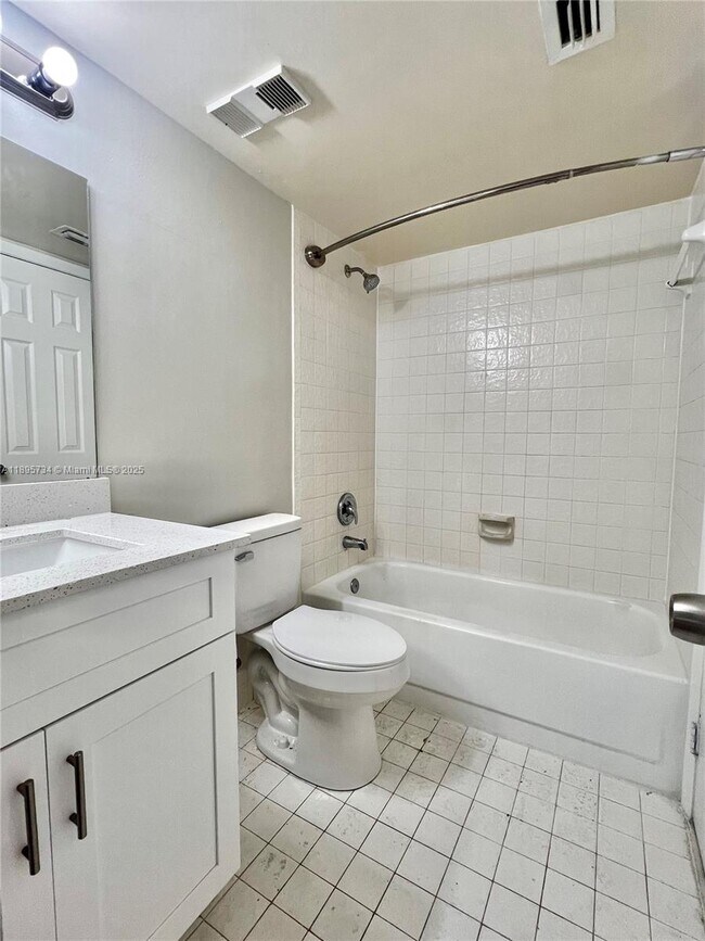 Building Photo - 9855 Westview Dr