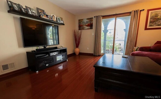 Building Photo - 32 Ebey Ln