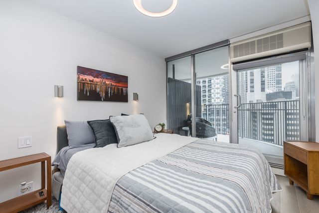 Building Photo - 300 N State St