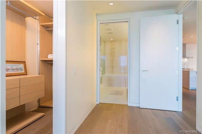 Building Photo - Waiea 11th Floor 2/2.5/2 with Ocean and Diamond Head Views