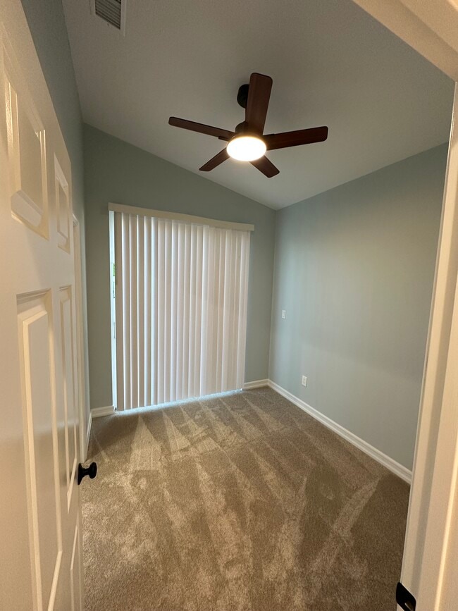 Building Photo - 12 Mast Ct