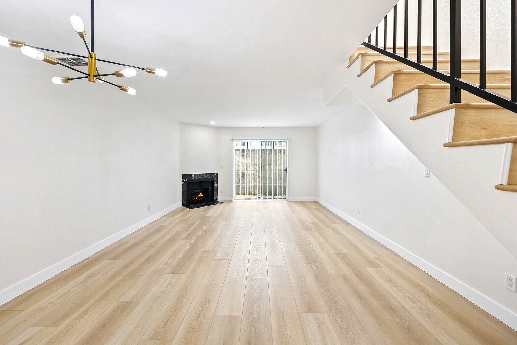 Building Photo - 10128 Hillhaven Ave