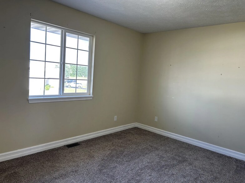 Building Photo - 518 Fuller Ln