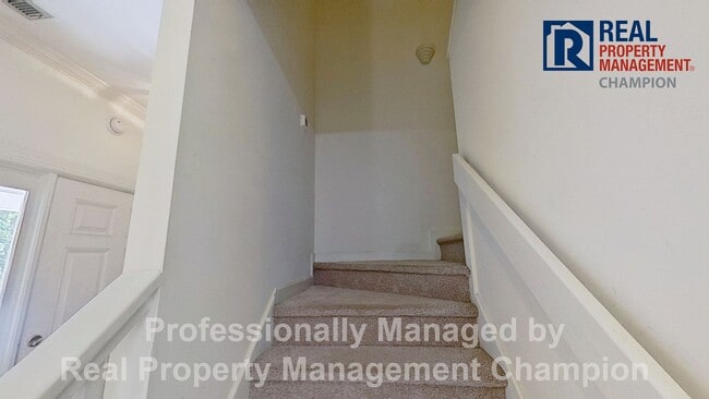 Building Photo - Adorable 2 BD Townhome with Private Patio