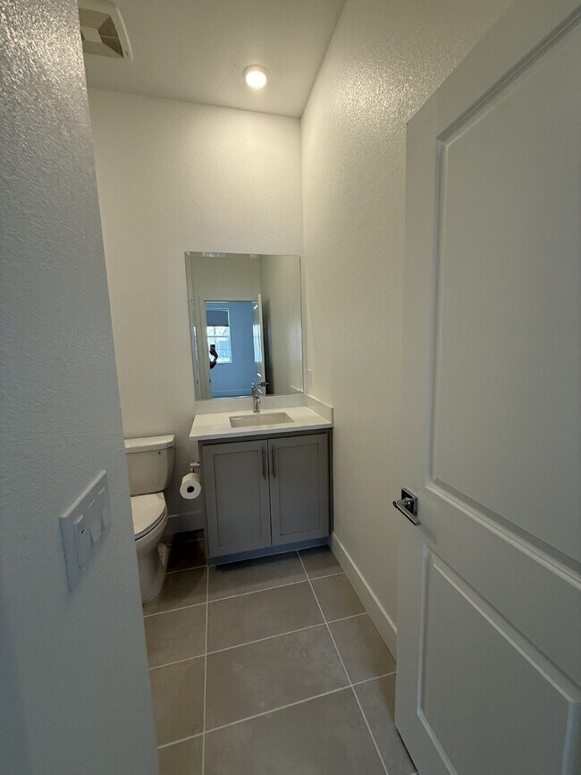 Building Photo - 8190 Lamplight Dr